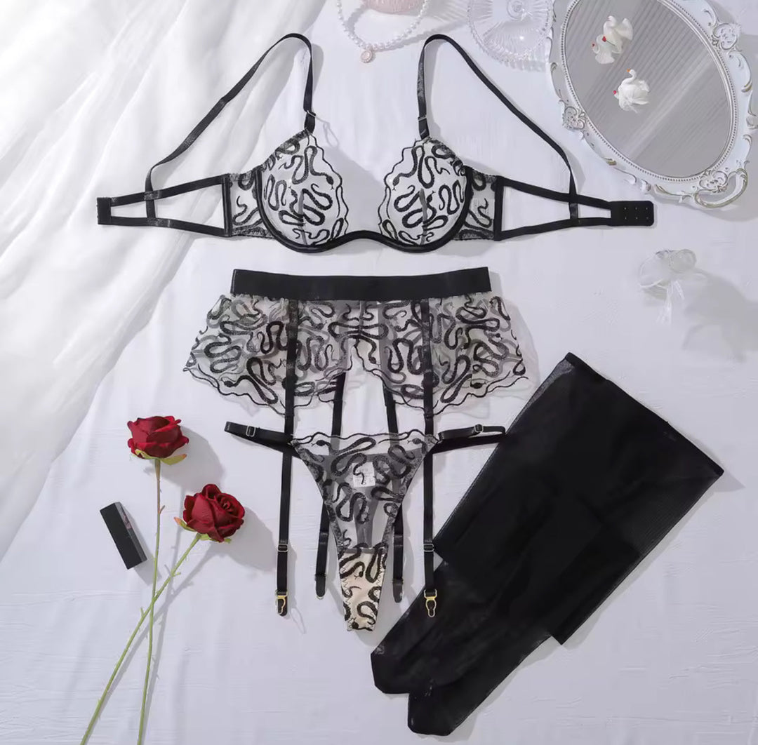 Matilde doorschijnende lingerieset